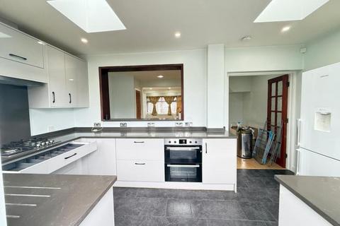 2 bedroom terraced house to rent, Linden Avenue, Ruislip HA4