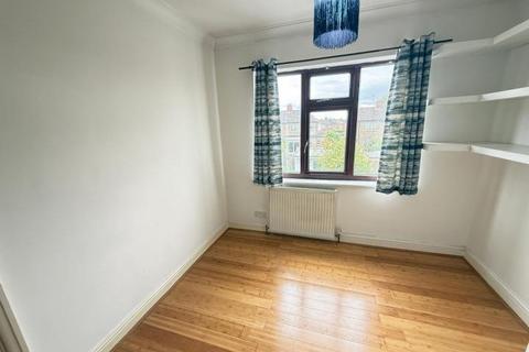 2 bedroom terraced house to rent, Linden Avenue, Ruislip HA4