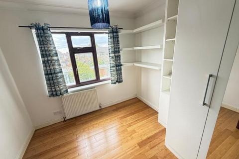 2 bedroom terraced house to rent, Linden Avenue, Ruislip HA4