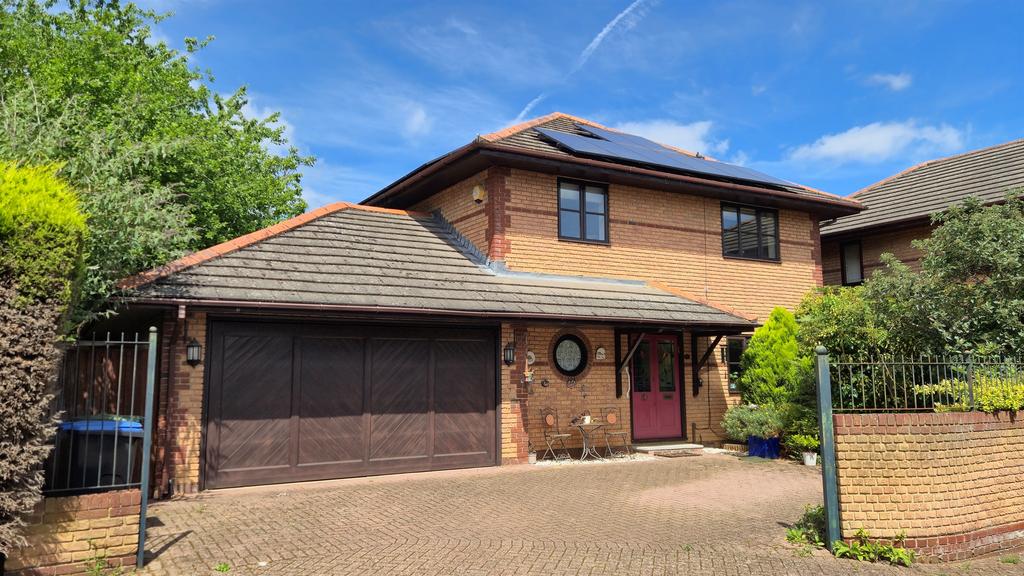Detached house exterior, driveway, garage