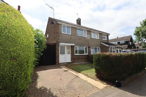 3 bedroom house to rent, Tiffany Close, Bletchley, Milton Keynes