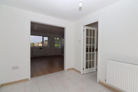 3 bedroom house to rent, Tiffany Close, Bletchley, Milton Keynes