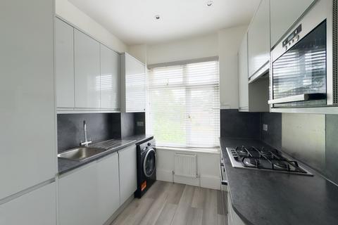 2 bedroom flat to rent, Whitchurch Lane, Edgware, HA8