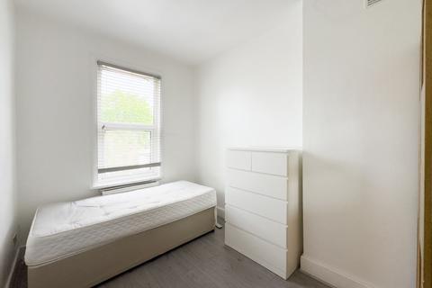 2 bedroom flat to rent, Whitchurch Lane, Edgware, HA8