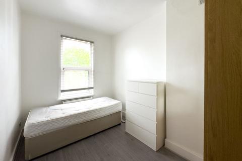 2 bedroom flat to rent, Whitchurch Lane, Edgware, HA8