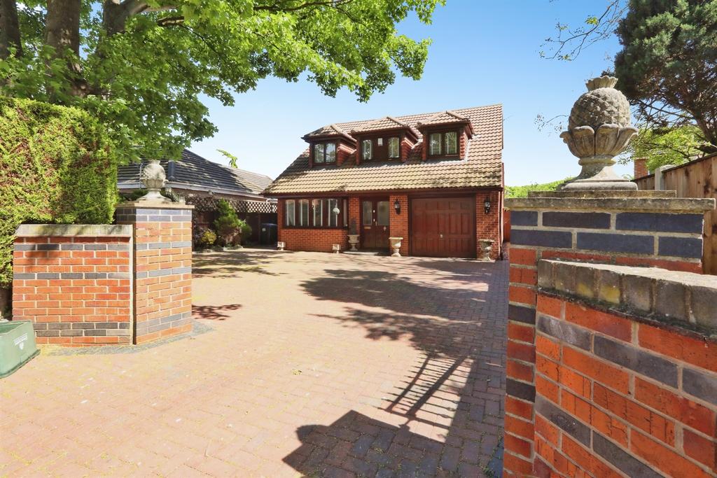 4 bedroom detached bungalow for sale