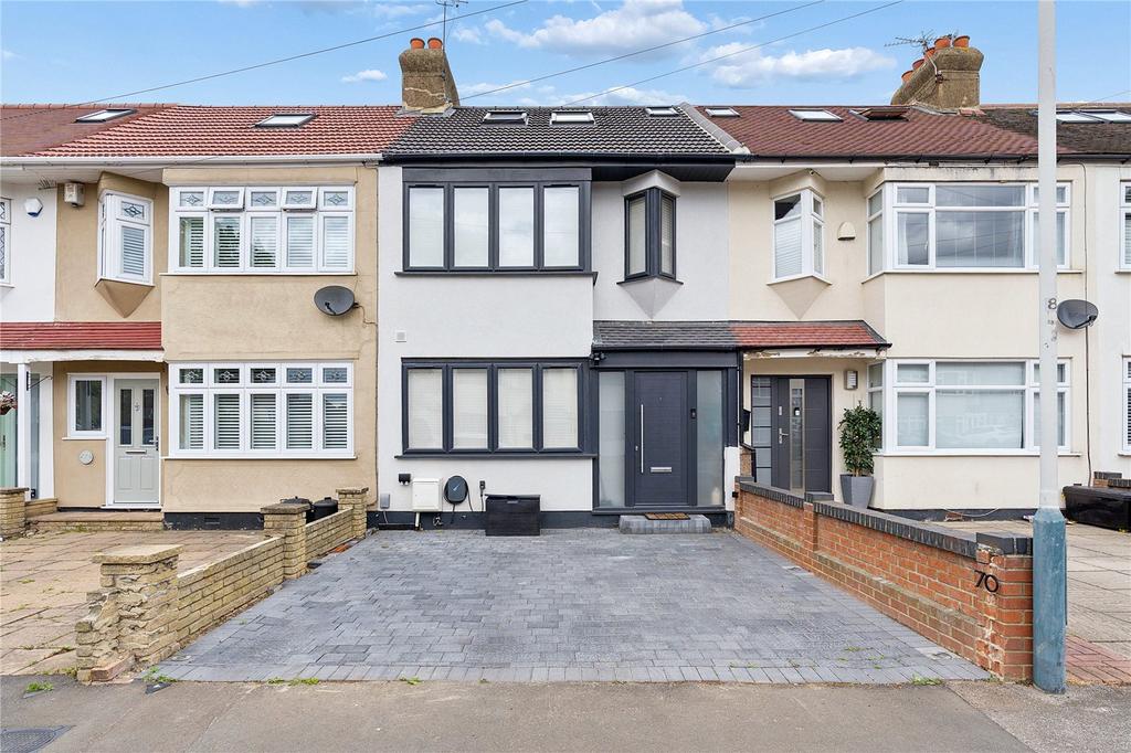 4 bedroom terraced house for sale in Hornchurch on OnTheMarket 4 bedroom terraced house for sale in Hornchurch on OnTheMarket