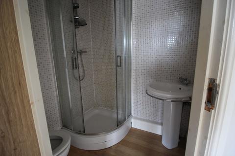 2 bedroom apartment to rent, Moscow Drive, LIVERPOOL