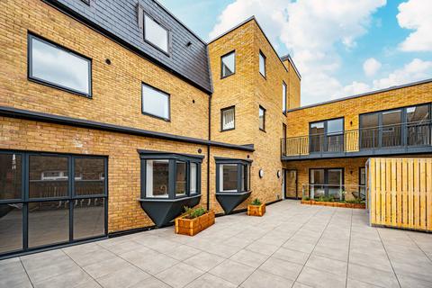 1 bedroom flat for sale, Walbourne Studios, London N1