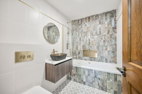 2 bedroom flat for sale, 7 Hillmarton Road, London N7