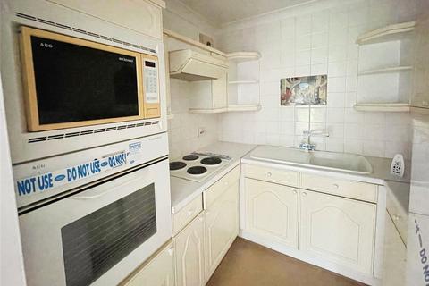 1 bedroom flat for sale, Grove Avenue, Wilmslow, Cheshire, SK9