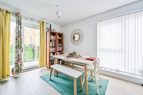 2 bedroom flat for sale, Bowen Drive, Charlton, London, SE7