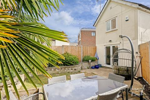 2 bedroom detached house for sale, High Street, Ongar CM5
