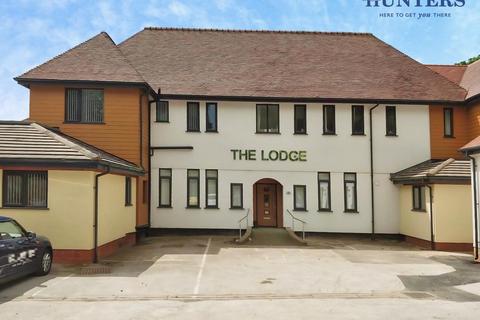 2 bedroom flat to rent, New Penkridge Road, Cannock, WS11 1HN