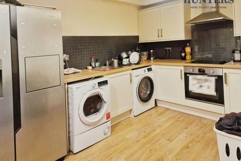 2 bedroom flat to rent, New Penkridge Road, Cannock, WS11 1HN