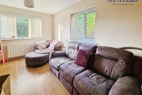 2 bedroom flat to rent, New Penkridge Road, Cannock, WS11 1HN