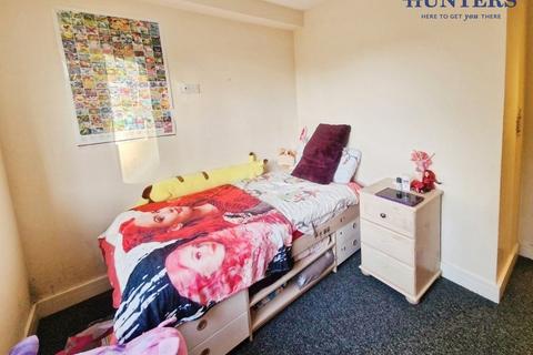 2 bedroom flat to rent, New Penkridge Road, Cannock, WS11 1HN