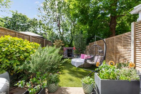 2 bedroom terraced house for sale, Red Lion Lane, London, SE18