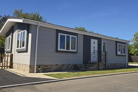 2 bedroom park home for sale, Belton, Norfolk, NR31