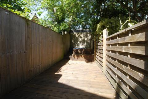 2 bedroom ground floor maisonette to rent, Durban Road, London, SE27