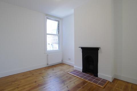2 bedroom ground floor maisonette to rent, Durban Road, London, SE27