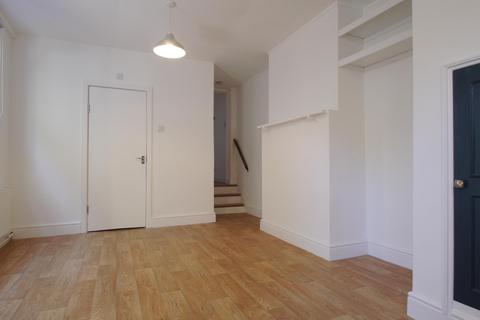 2 bedroom ground floor maisonette to rent, Durban Road, London, SE27