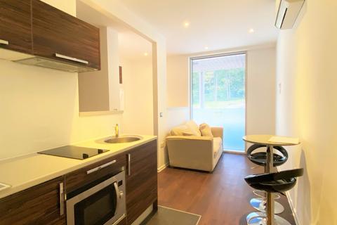 Studio to rent, Guildford Park Road, Guildford GU2