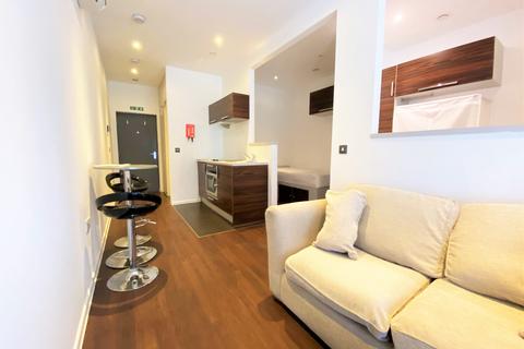 Studio to rent, Guildford Park Road, Guildford GU2
