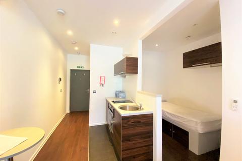 Studio to rent, Guildford Park Road, Guildford GU2