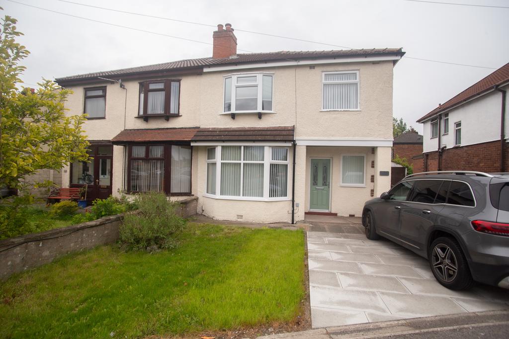 3 bedroom semi-detached house for sale