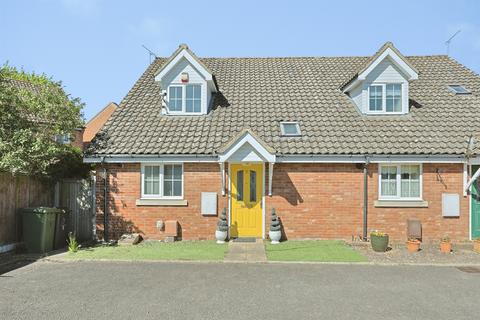 2 bedroom bungalow for sale, Oakleigh Drive, Swaffham