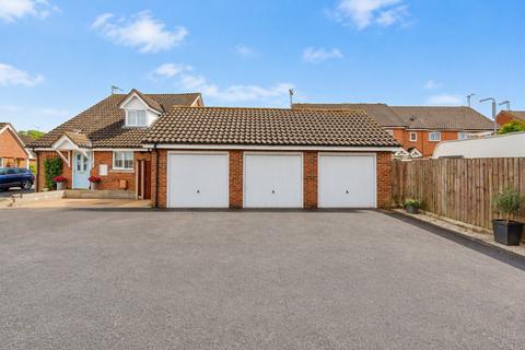 3 bedroom chalet for sale, Oakleigh Drive, Swaffham
