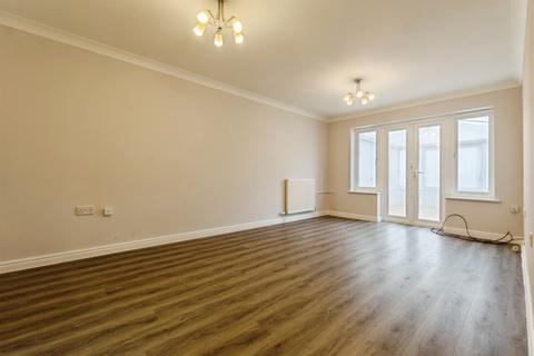 3 bedroom chalet for sale, Oakleigh Drive, Swaffham