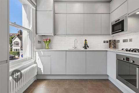 2 bedroom flat for sale, Replingham Road, London