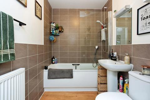 2 bedroom flat for sale, Dame Kelly Holmes Way, Tonbridge, Kent, TN9