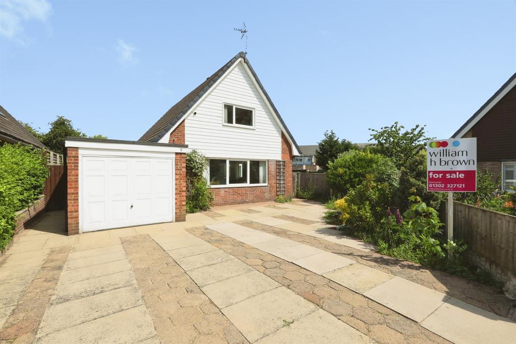 4 bedroom detached bungalow for sale