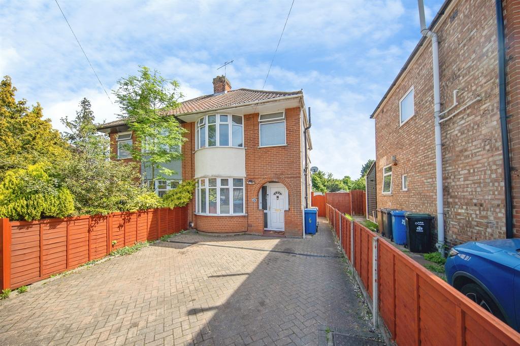 3 bedroom semi-detached house for sale