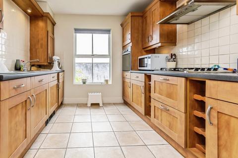 2 bedroom flat for sale, Coldstream Road, Caterham, Surrey, CR3
