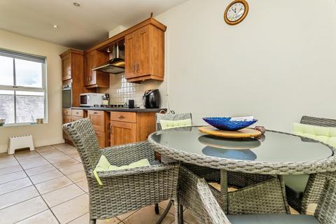 2 bedroom flat for sale, Coldstream Road, Caterham, Surrey, CR3