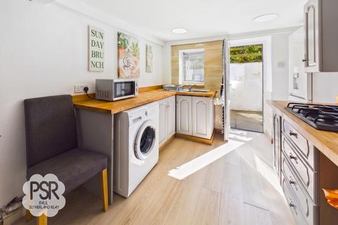 2 bedroom flat for sale, Market Street, New Mills, SK22