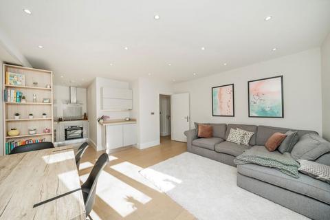 2 bedroom flat for sale, The Drive, London N3