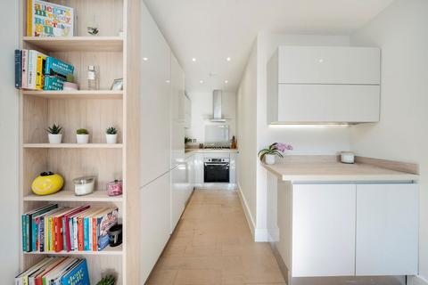 2 bedroom flat for sale, The Drive, London N3