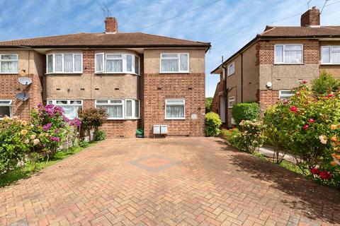 2 bedroom maisonette for sale, Fullwell Avenue, Ilford, IG5