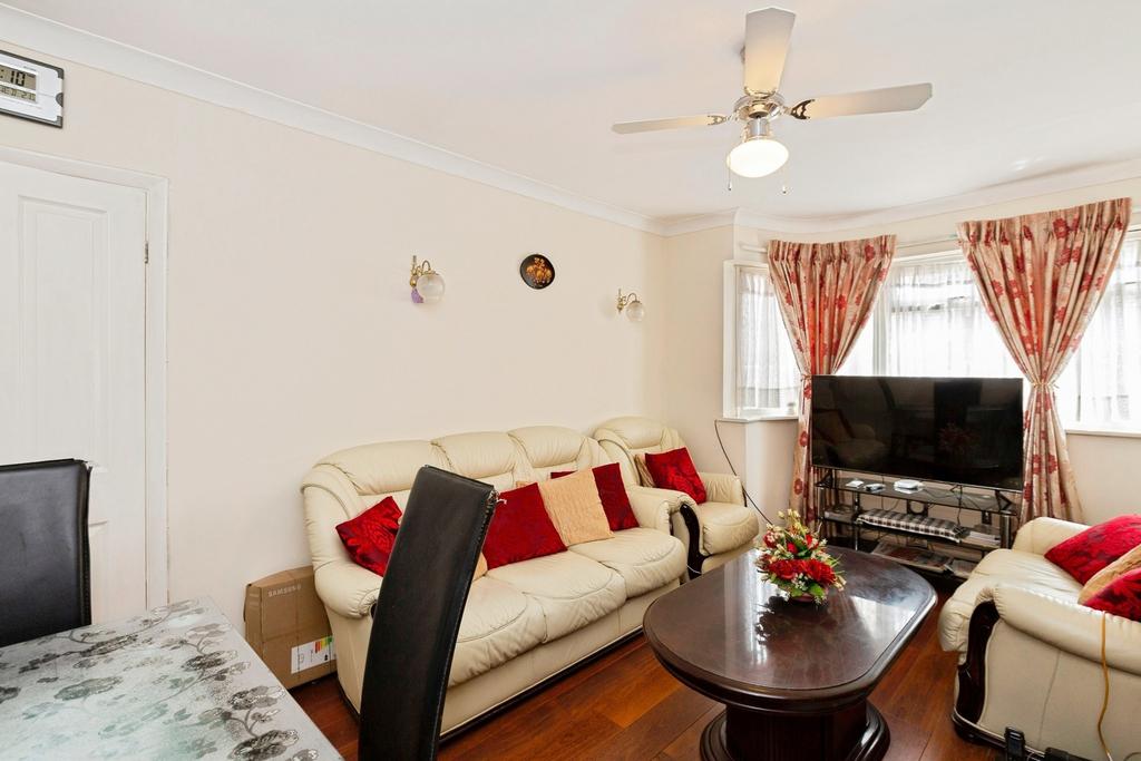 Apartment in London, London Borough of Redbridge - View 4
