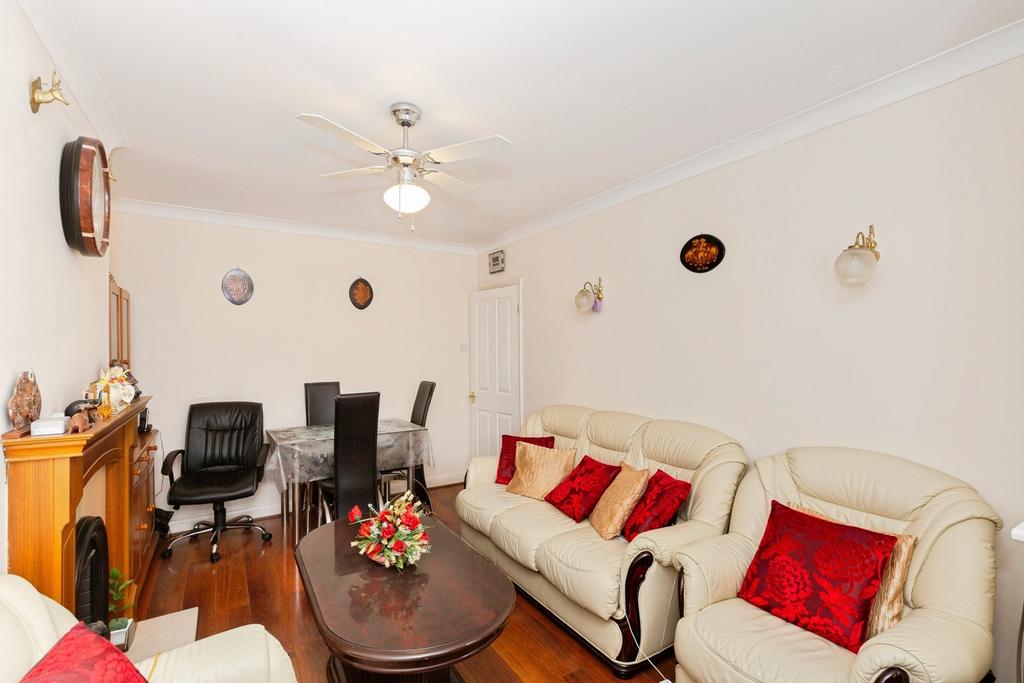 Apartment in London, London Borough of Redbridge - View 5