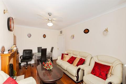 2 bedroom maisonette for sale, Fullwell Avenue, Ilford, IG5