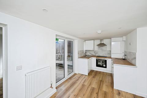 3 bedroom semi-detached house for sale, Diamond Avenue, Kirkby-in-Ashfield, Nottingham, Nottinghamshire, NG17
