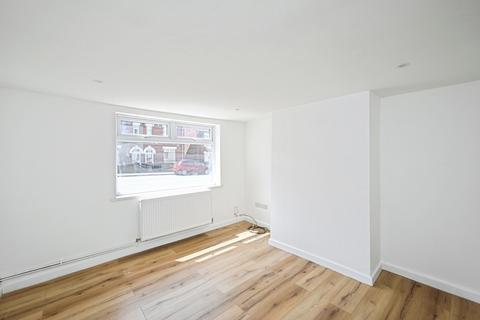 3 bedroom semi-detached house for sale, Diamond Avenue, Kirkby-in-Ashfield, Nottingham, Nottinghamshire, NG17