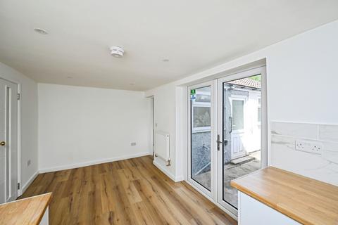 3 bedroom semi-detached house for sale, Diamond Avenue, Kirkby-in-Ashfield, Nottingham, Nottinghamshire, NG17