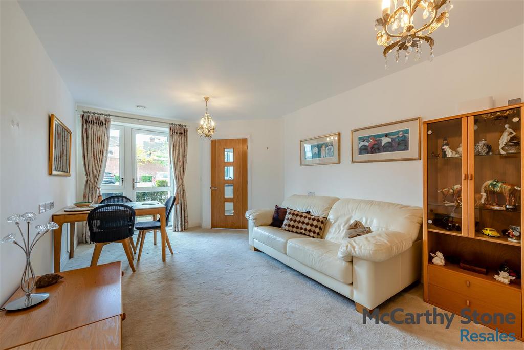 8692281-interior09.jpg